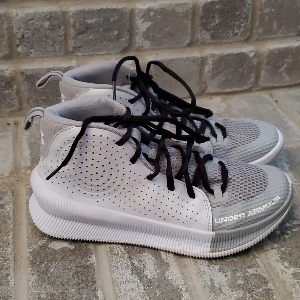 Under Armour Sneakers High Top Size 7.5 Jet Shoes White Gray Black Laces